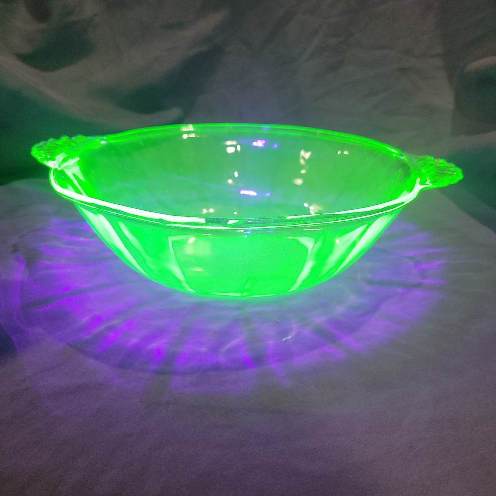 Anchor Hocking Green Depression Glass Serving Bowl Paneled Shell handles Uranium